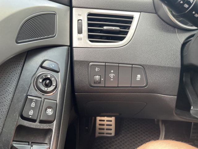 HYUNDAI現代 ELANTRA  第12張相片