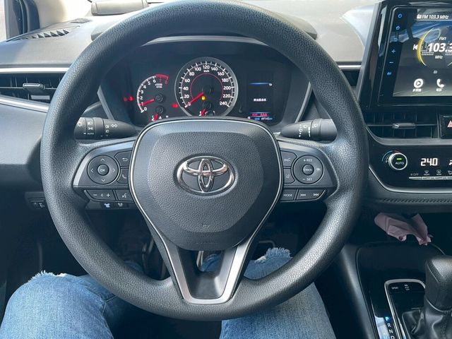 TOYOTA豐田 COROLLA ALTIS HYBRID  第3張相片