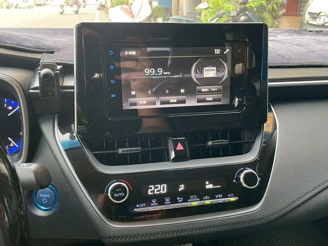 TOYOTA豐田 COROLLA ALTIS HYBRID  第4張相片