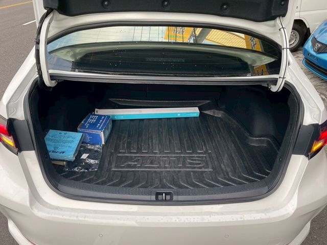 TOYOTA豐田 COROLLA ALTIS HYBRID  第11張相片