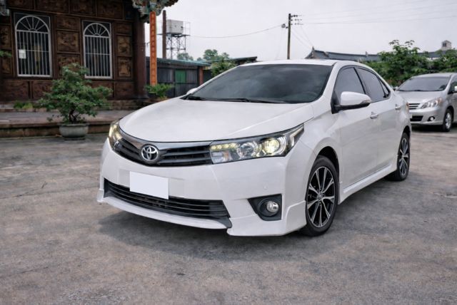 TOYOTA豐田 ALTIS  第1張相片