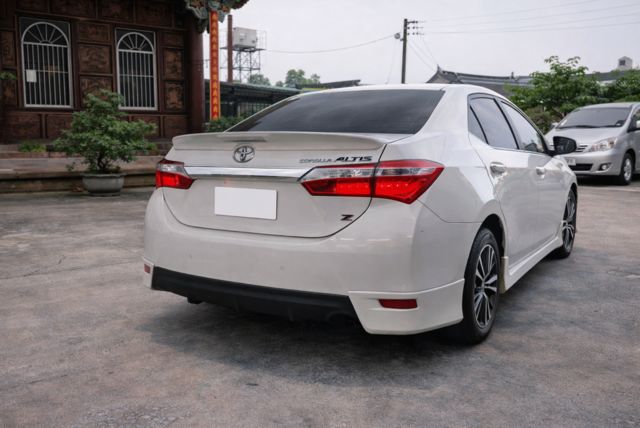 TOYOTA豐田 ALTIS  第2張相片