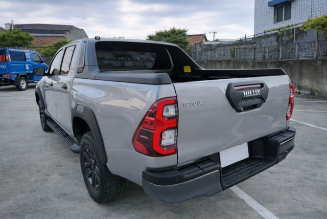 TOYOTA豐田 HILUX  第2張相片