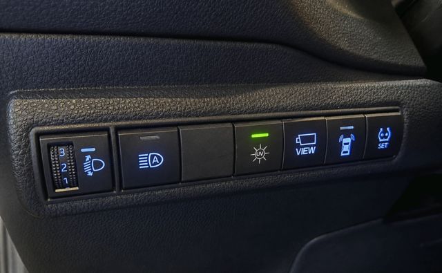 TOYOTA豐田 COROLLA ALTIS HYBRID  第9張相片