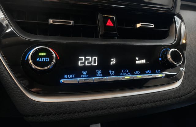 TOYOTA豐田 COROLLA ALTIS HYBRID  第10張相片