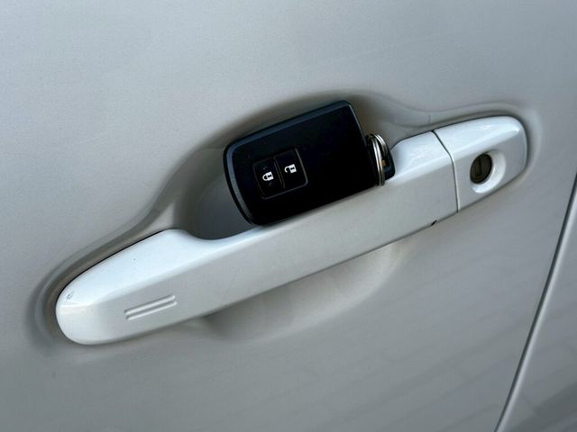 TOYOTA豐田 PRIUS C  第15張相片
