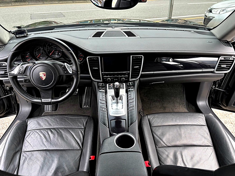 《百度汽車》Panamera 不用百萬帕拉 最佳入手時機 內外如新車況超優 可全貸月繳8888元  第8張相片