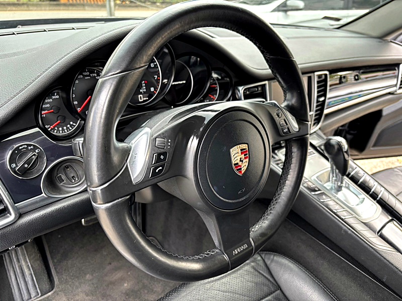 《百度汽車》Panamera 不用百萬帕拉 最佳入手時機 內外如新車況超優 可全貸月繳8888元  第9張相片