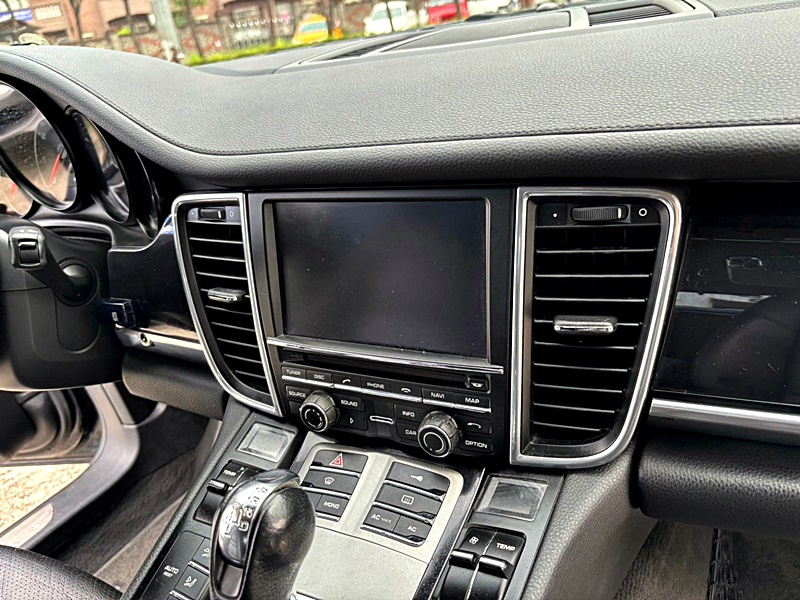 《百度汽車》Panamera 不用百萬帕拉 最佳入手時機 內外如新車況超優 可全貸月繳8888元  第10張相片