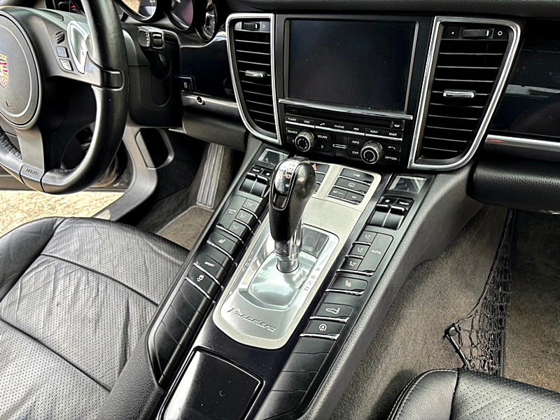 《百度汽車》Panamera 不用百萬帕拉 最佳入手時機 內外如新車況超優 可全貸月繳8888元  第11張相片