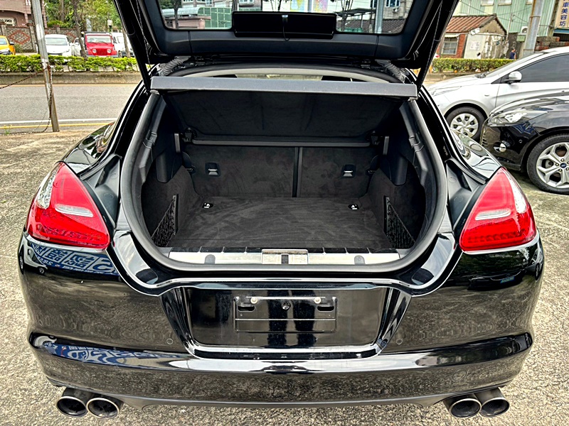 《百度汽車》Panamera 不用百萬帕拉 最佳入手時機 內外如新車況超優 可全貸月繳8888元  第17張相片