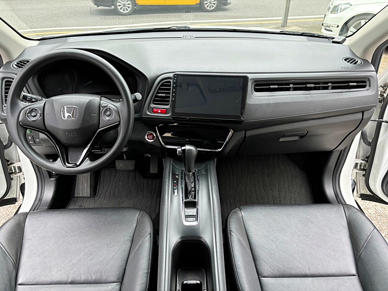 百度汽車》HRV 車況內外如新 原廠保養安卓大螢幕 可全貸免保人低利率優惠中  第8張相片
