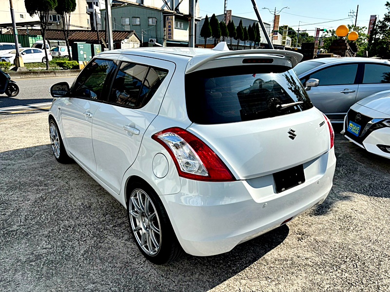 《百度汽車》2011年 SWIFT 實跑13萬 一手女用車 5門掀背 影音導航 免保人 低月付 小白八大強力過件  第2張相片