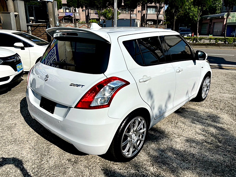 《百度汽車》2011年 SWIFT 實跑13萬 一手女用車 5門掀背 影音導航 免保人 低月付 小白八大強力過件  第3張相片