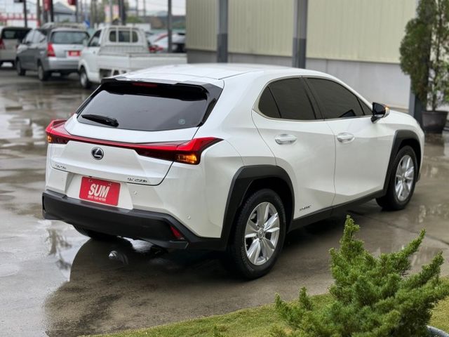 只跑4.9萬公里⚠️原鈑件⚠️原廠保養⚠️ACC跟車⚠️腳踢尾門⚠️大電池原廠保固至2028年16萬公里⚠️可貸款  第5張相片