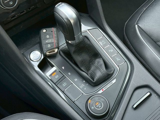 最高階配備頂到肺⚠️全台我最超值⚠️AP卡鉗碟盤⚠️R-line套件⚠️IQ.Drive⚠️丹麥知名環繞音響⚠️實車超美  第11張相片