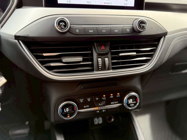 別再比了全網我最超值⚠️與新車價差近50萬⚠️原鈑件⚠️原廠保養⚠️LV2半自動駕駛⚠️內外如新車⚠️全額貸款  第13張相片