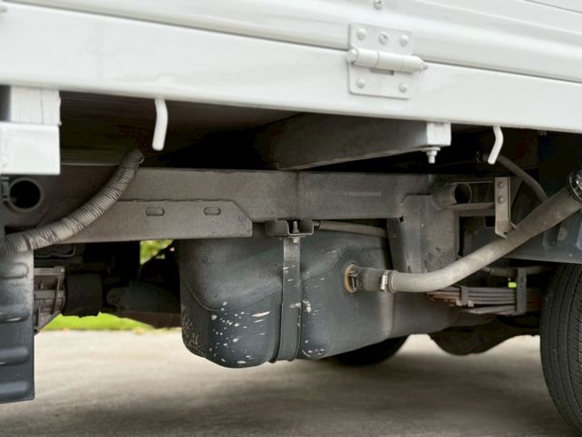 ⚠️內外氣氛佳⚠️原鈑件⚠️原廠保養⚠️手排⚠️只跑12萬公里⚠️買回去直接賺錢⚠️優質服務 可貸款  第13張相片