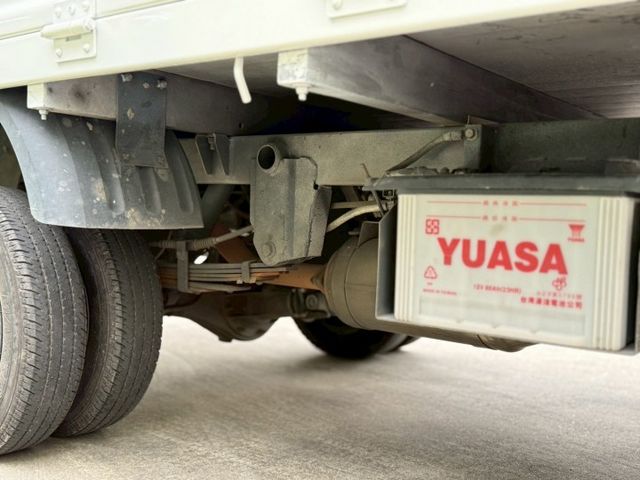 ⚠️內外氣氛佳⚠️原鈑件⚠️原廠保養⚠️手排⚠️只跑12萬公里⚠️買回去直接賺錢⚠️優質服務 可貸款  第14張相片