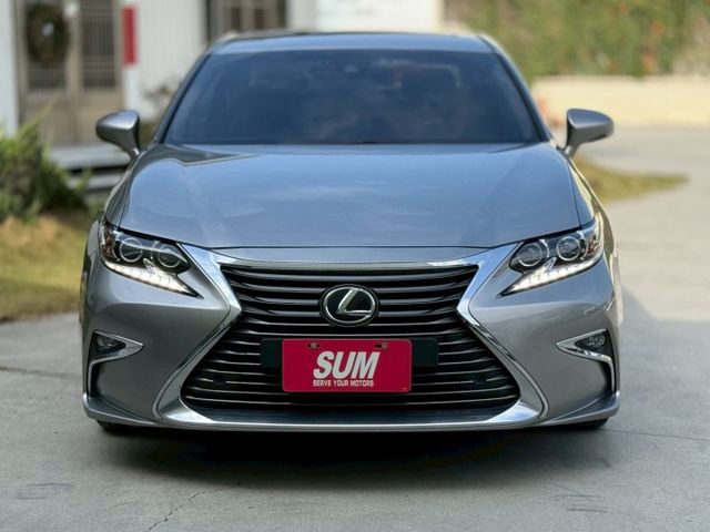 頂級版ES200⚠️全車原版件⚠️只跑9萬公里⚠️原廠保養⚠️ACC跟車⚠️內外都美⚠️誠信買賣  第2張相片