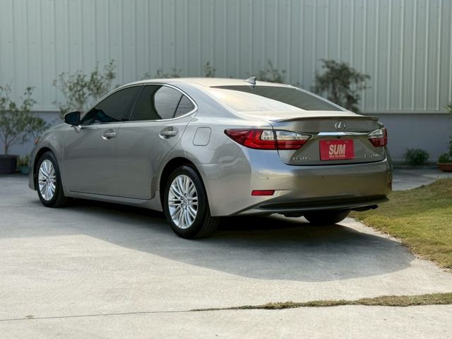 頂級版ES200⚠️全車原版件⚠️只跑9萬公里⚠️原廠保養⚠️ACC跟車⚠️內外都美⚠️誠信買賣  第3張相片