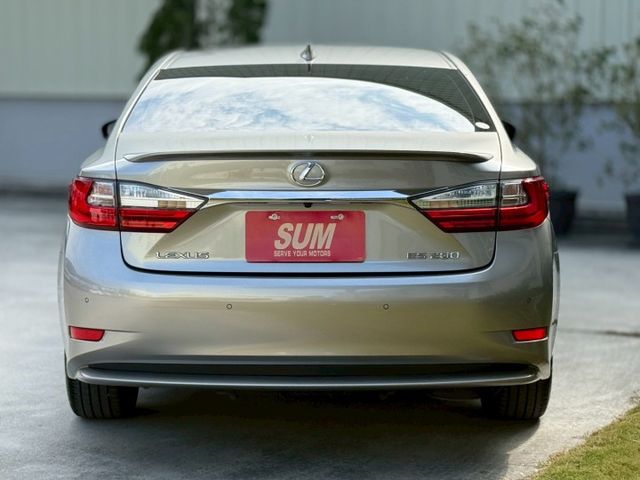 頂級版ES200⚠️全車原版件⚠️只跑9萬公里⚠️原廠保養⚠️ACC跟車⚠️內外都美⚠️誠信買賣  第4張相片