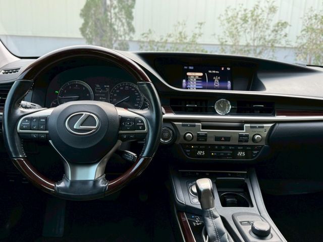 頂級版ES200⚠️全車原版件⚠️只跑9萬公里⚠️原廠保養⚠️ACC跟車⚠️內外都美⚠️誠信買賣  第6張相片