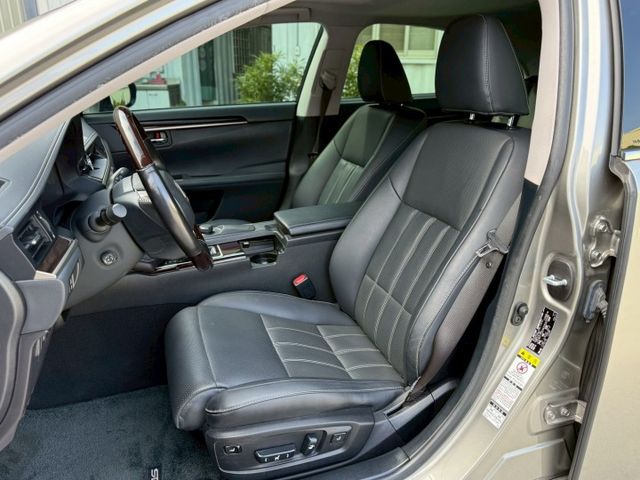 頂級版ES200⚠️全車原版件⚠️只跑9萬公里⚠️原廠保養⚠️ACC跟車⚠️內外都美⚠️誠信買賣  第7張相片