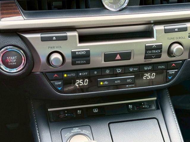 頂級版ES200⚠️全車原版件⚠️只跑9萬公里⚠️原廠保養⚠️ACC跟車⚠️內外都美⚠️誠信買賣  第14張相片