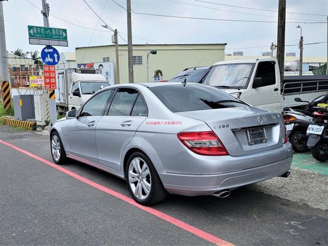 總代理C280 小改款 僅跑18萬公里 車輛維持的相當漂亮 車子很健康  第4張相片