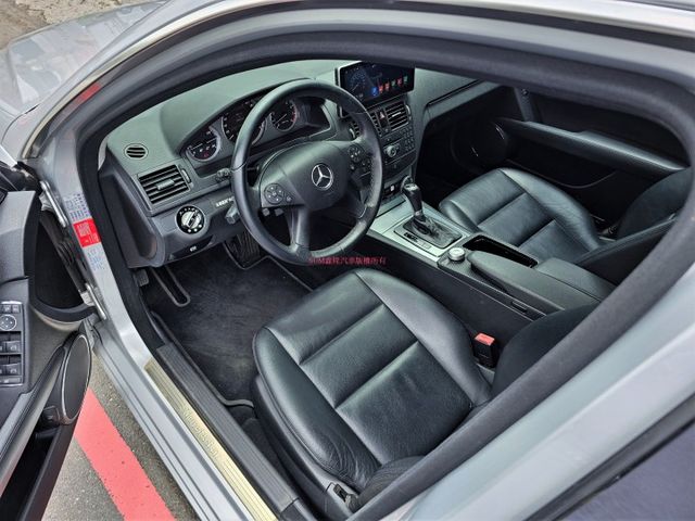 總代理C280 小改款 僅跑18萬公里 車輛維持的相當漂亮 車子很健康  第6張相片