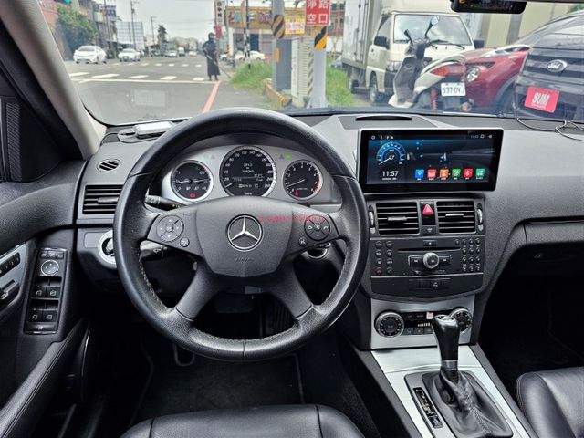 總代理C280 小改款 僅跑18萬公里 車輛維持的相當漂亮 車子很健康  第13張相片