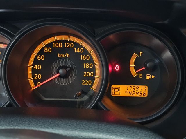 1.6 LIVINA 頂架護板  第13張相片