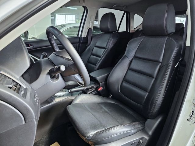 旗艦 4WD 原廠保養 一手車 車庫 精美  第6張相片