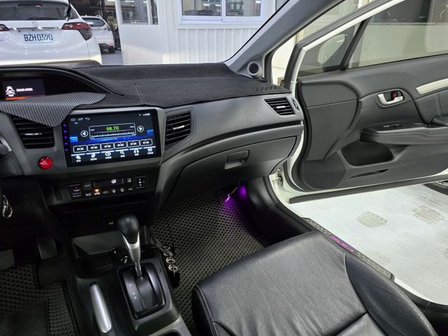 頂級 天窗HID 一手車 全原廠保養 空力套件 綿綿密密  第15張相片