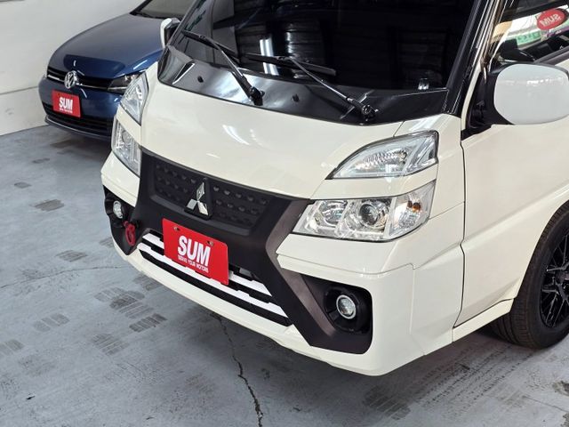 自排8人坐 僅跑3萬 加購安卓機 鋁圈 加一堆配件 超精美品項!!  第1張相片