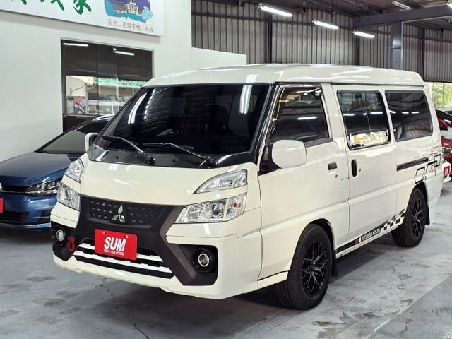 自排8人坐 僅跑3萬 加購安卓機 鋁圈 加一堆配件 超精美品項!!  第2張相片