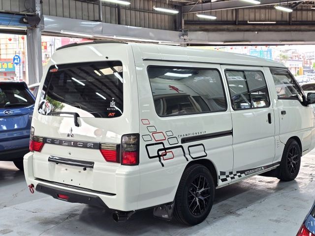 自排8人坐 僅跑3萬 加購安卓機 鋁圈 加一堆配件 超精美品項!!  第4張相片