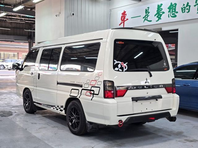 自排8人坐 僅跑3萬 加購安卓機 鋁圈 加一堆配件 超精美品項!!  第5張相片