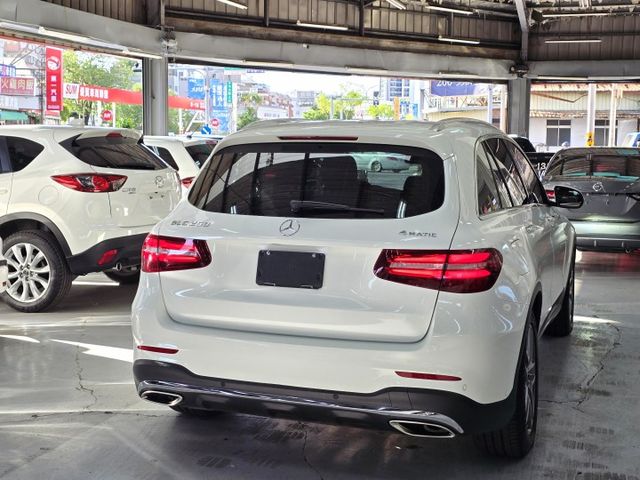 總代理GLC250 AMG Line 僅跑8萬多 相當相當精美的品項!  第3張相片
