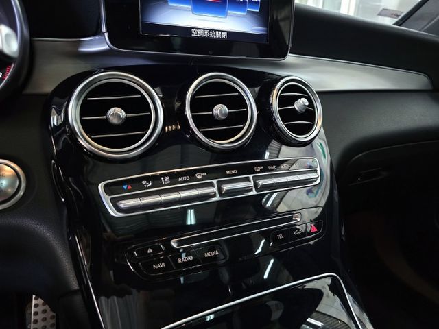 總代理GLC250 AMG Line 僅跑8萬多 相當相當精美的品項!  第18張相片