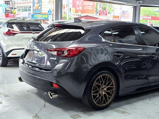 魂動MAZDA3 五門 空力套件 大螢幕 車況不錯喔!  第4張相片