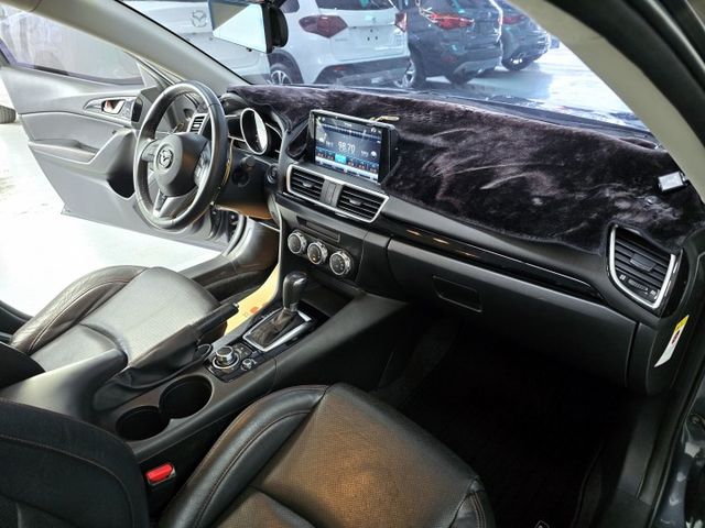魂動MAZDA3 五門 空力套件 大螢幕 車況不錯喔!  第11張相片