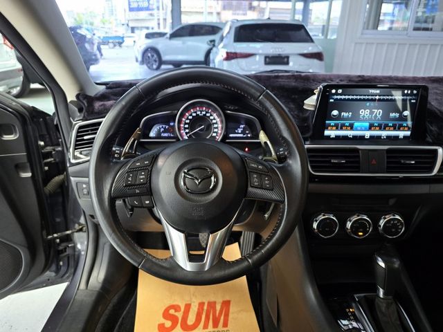 魂動MAZDA3 五門 空力套件 大螢幕 車況不錯喔!  第15張相片