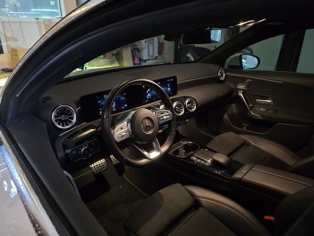 總代理A180 AMG Line 一手車 僅跑2萬多 精緻美品!  第8張相片