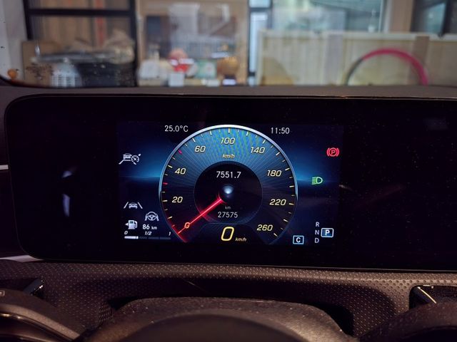總代理A180 AMG Line 一手車 僅跑2萬多 精緻美品!  第9張相片
