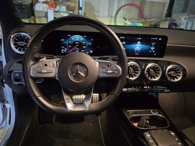 總代理A180 AMG Line 一手車 僅跑2萬多 精緻美品!  第10張相片