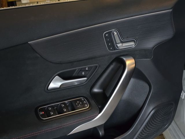 總代理A180 AMG Line 一手車 僅跑2萬多 精緻美品!  第11張相片