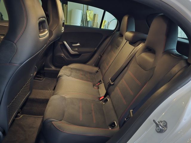 總代理A180 AMG Line 一手車 僅跑2萬多 精緻美品!  第12張相片