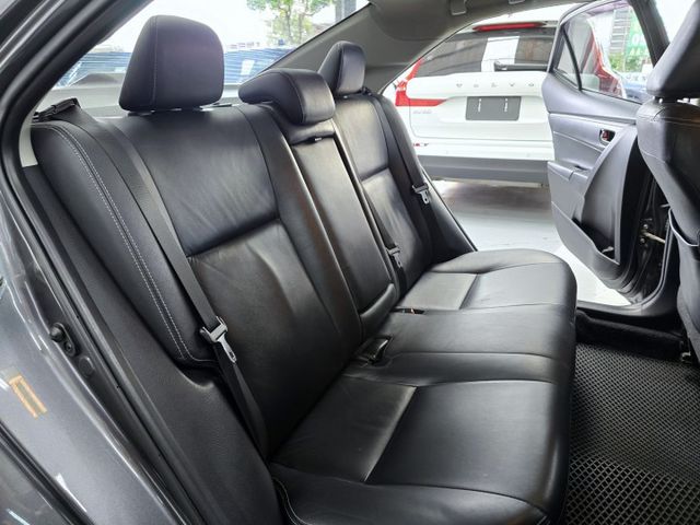 ALTIS 僅跑6萬 把握賞車喔!  第9張相片